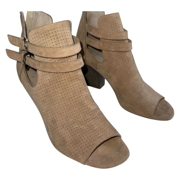 White Mountain Beige Peep Toe Booties Women’s 9.5 Cutout Block Heel Sandal Boot - Picture 10 of 16